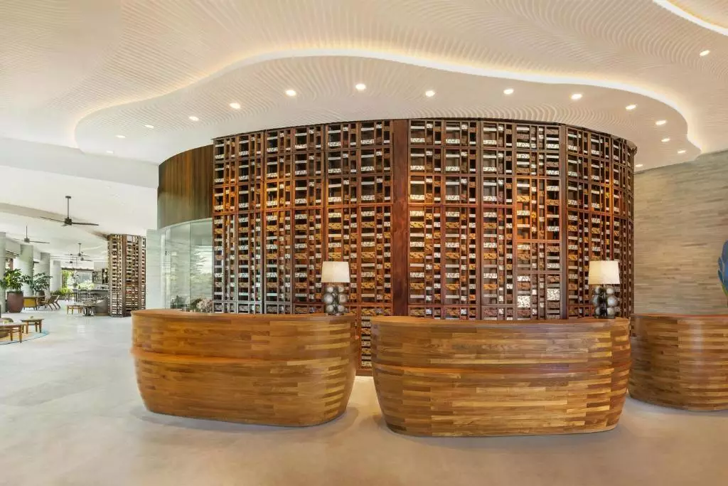 لابی وستین ریزورت